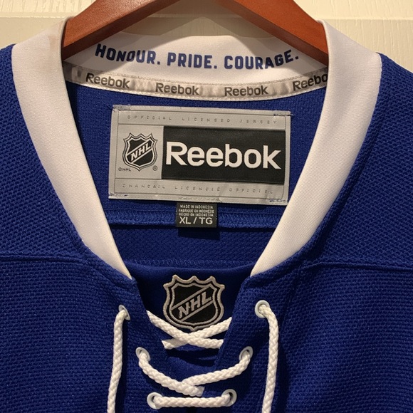 Toronto Maple Leafs Matthews - Official Licensed Jersey - Picture 6 of 7